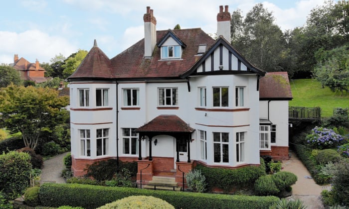 What are the Differences Between a Victorian and an Edwardian House?